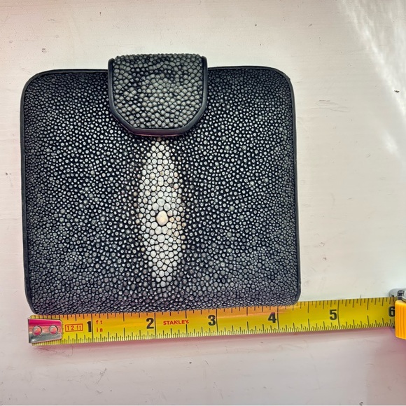 AUTHENTIC STINGRAY WALLET - Picture 8 of 10